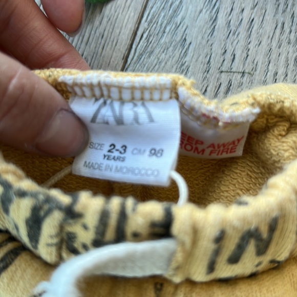 Two pairs of cozy Zara sweat pants sized 2-3 years - Picture 2 of 4